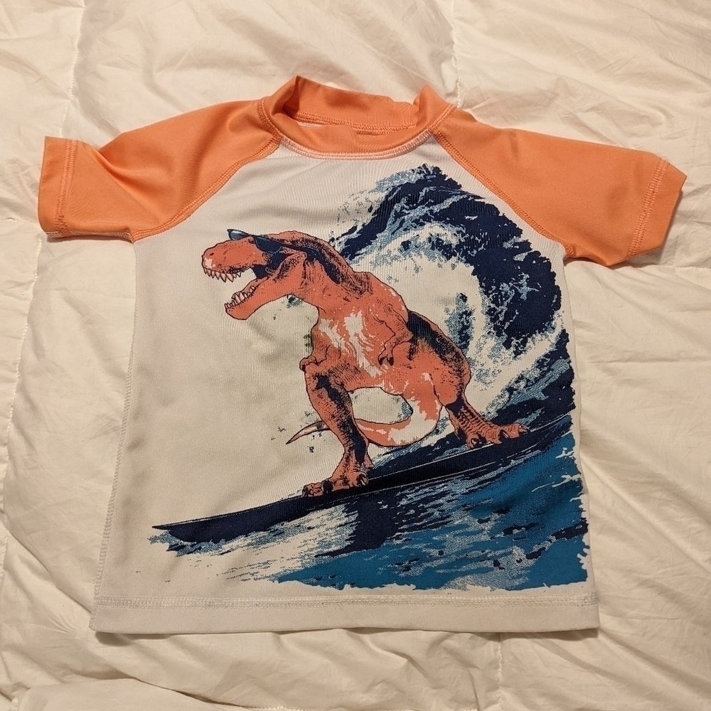 𝅺toddler Boy Size 2 T rash guard